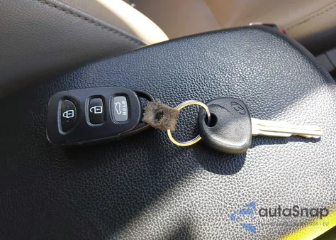 2015 Hyundai Elantra Limited из США, поврежденный, VIN 5NPDH4AE7FH549251